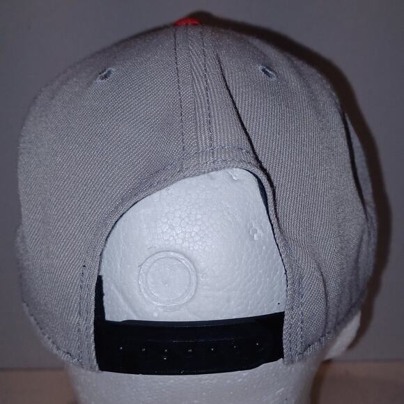 Nintendo NES Controller Hat Snapback Adjustable Flat Bill Baseball Cap Gray Red - Picture 3 of 6